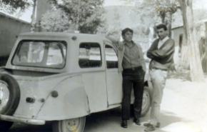 Iván Cruzat ex locutor Radio Serrano junto a su amigo Juan Trujillo, Calle Serrano - 1967
