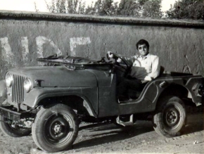Juan Trujillo en Jeep de la época - 197