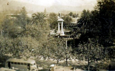 Plaza de Armas - Estatua Ignacio Serrano - 1945