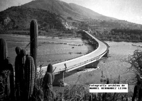Puente antiguo, sobre el Río Maipo, 1960